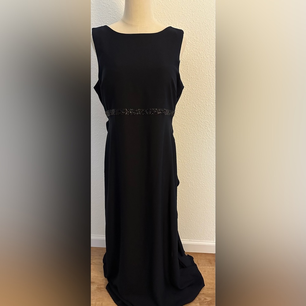 LM Collection navy formal dress size 14 nwt backless stunning Neiman Marcus